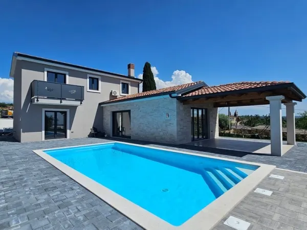 Mediterrane Villa mit Pool und Meerblick, Region Porec, Bild 2