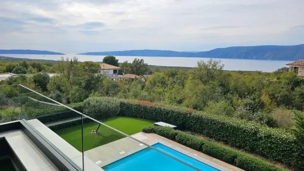 Moderne Villa mit Swimmingpool und Meerblick, Bild 2
