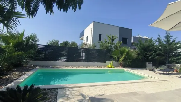 Moderne Villa mit Swimmingpool und Meerblick, Bild 2