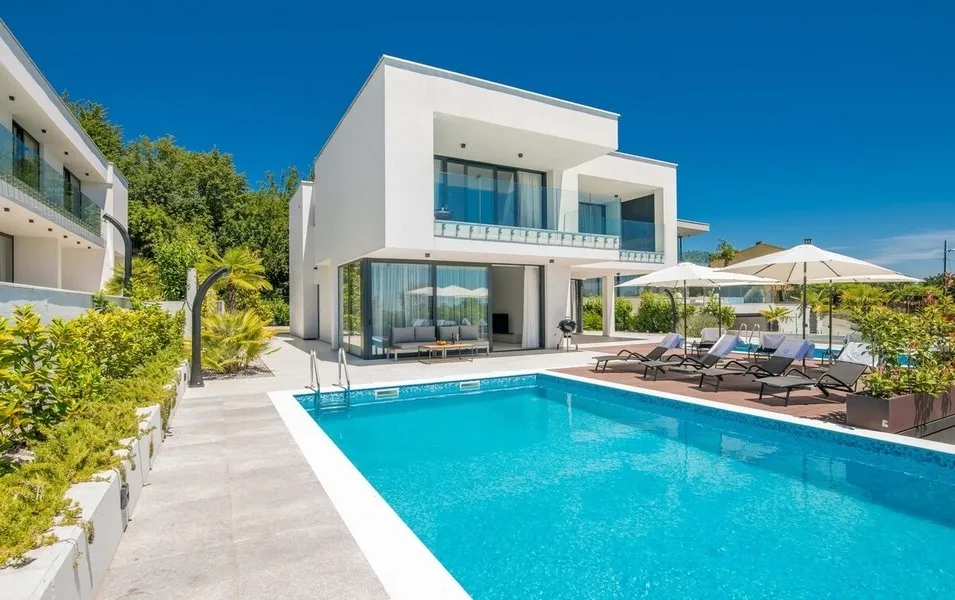 Luxuriöse Doppelhaushälfte mit Pool und Meerblick, Region Opatija