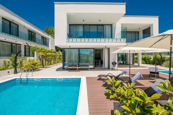 Luxuriöse Doppelhaushälfte mit Pool und Meerblick, Region Opatija, Bild 2
