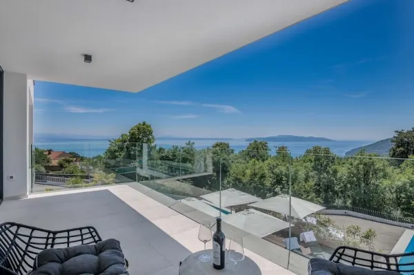 Luxuriöse Doppelhaushälfte mit Pool und Meerblick, Region Opatija, Bild 3
