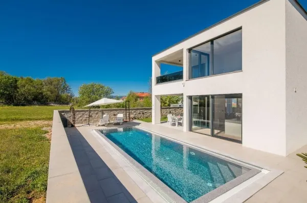 Moderne Villa mit Swimmingpool, Bild 2