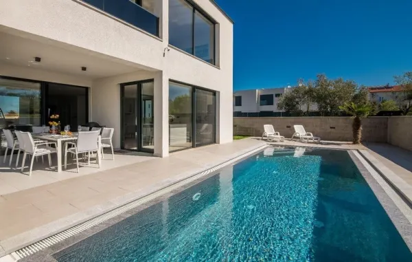 Moderne Villa mit Swimmingpool, Bild 3