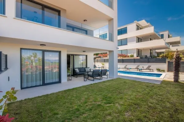 Luxuriöse Wohnung mit Garten und Swimmingpool, Bild 3