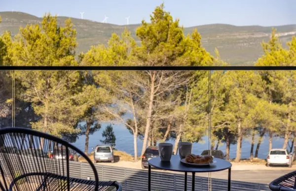 Moderne Villa mit Pool in der 1. Reihe zum Meer, Bild 3