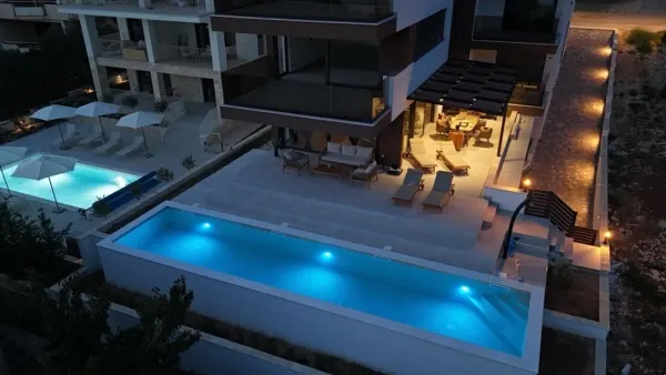 Luxuriöses Apartment im Erdgeschoss - mit privatem Garten und Pool, Bild 3
