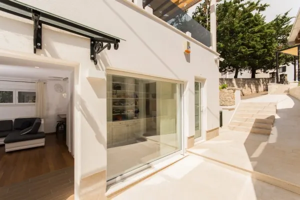 Mediterranes Haus mit Blick auf das Meer, Bild 3
