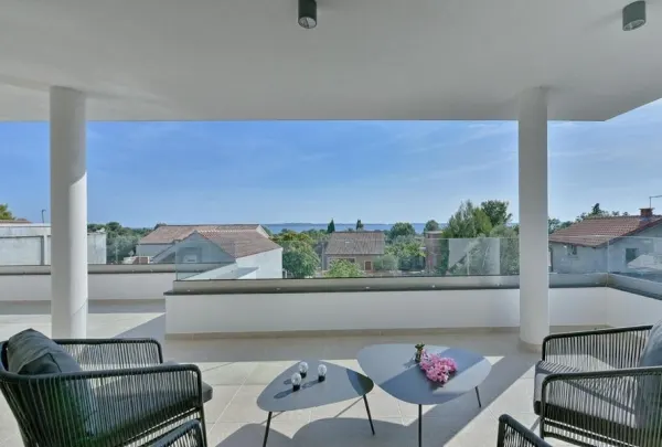 Moderne Villa mit Pool und Blick auf das Meer bei Fazana, Region Pula, Bild 3