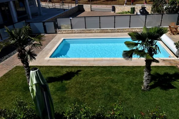 Moderne Villa mit vier Wohneinheiten in außergewöhnlicher Lage direkt am Yachthafen, Bild 3