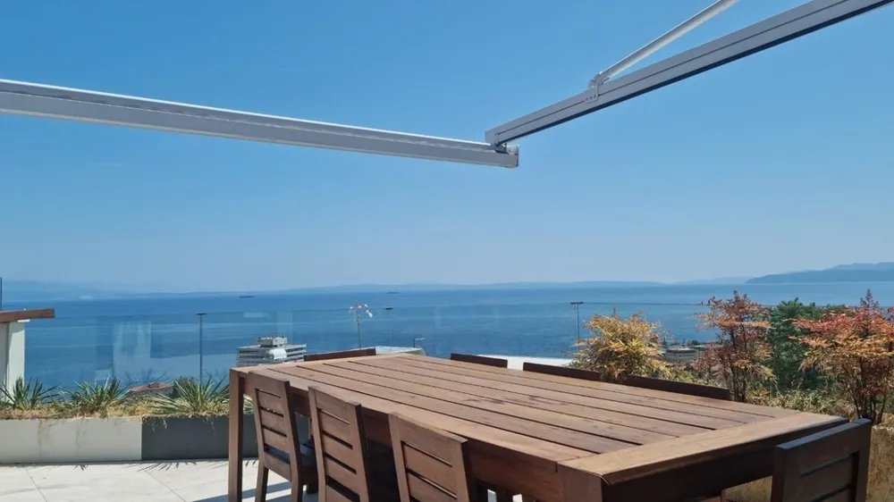 Luxuriöses Penthouse mit privater Dachterrasse und traumhaftem Meerblick