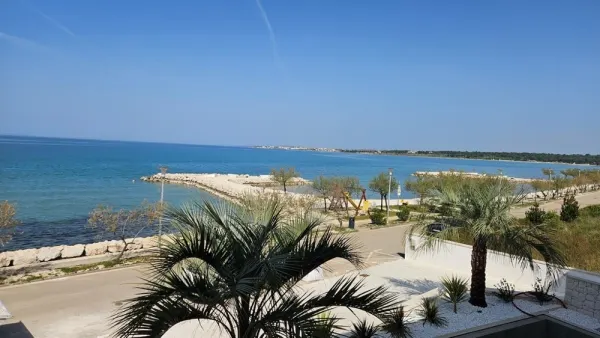 Modernes Penthouse mit Dachterrasse in der 1. Reihe zum Meer, Bild 3