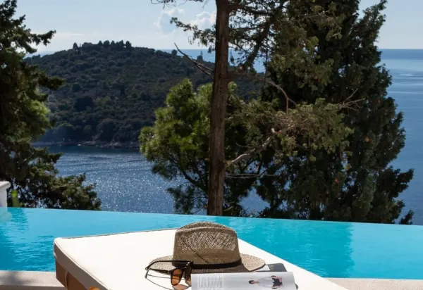 Luxusvilla in außergewöhnlicher Lage mit Blick auf die Altstadt und das Meer, Bild 3