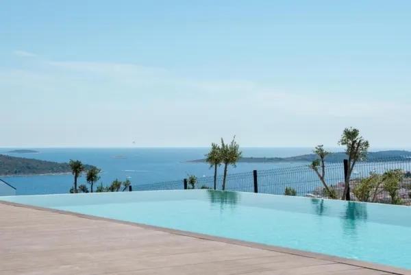 Moderne Villa mit Infinity-Pool und Panorama-Meerblick, Bild 3
