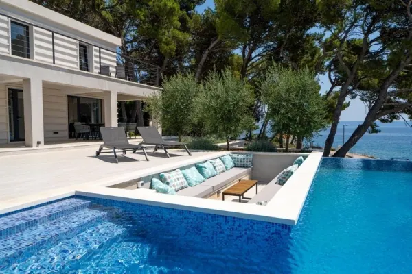 Luxuriöse Villa direkt am Meeresufer, Bild 2