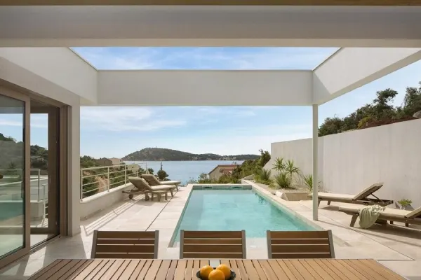 Moderne Luxusvilla nahe dem Meeresufer, Region Rogoznica, Bild 2