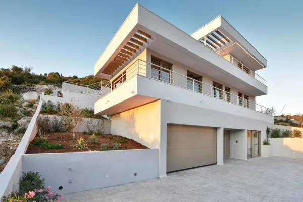 Moderne Luxusvilla nahe dem Meeresufer, Region Rogoznica, Bild 3