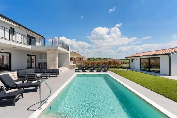 Mediterrane Villa mit Pool und Meerblick, Bild 2