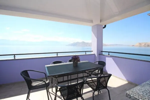 Haus mit vier Apartments direkt am Meer, Bild 2