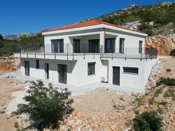 Mediterrane Villa mit Swimmingpool und Panorama-Meerblick, Bild 3