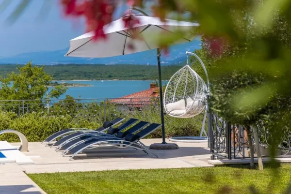 Moderne Luxusvilla mit Pool und Meerblick, Bild 2