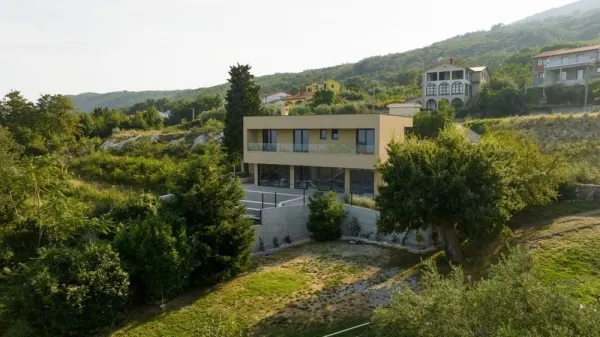 Moderne Villa mit Pool und Blick auf das Meer, Bild 2