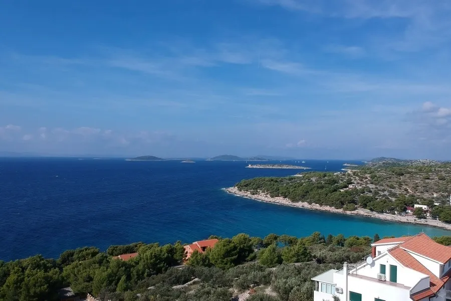 Villa mit 5 Appartements in außergewöhnlicher Lage mit Blick auf die Kornaten