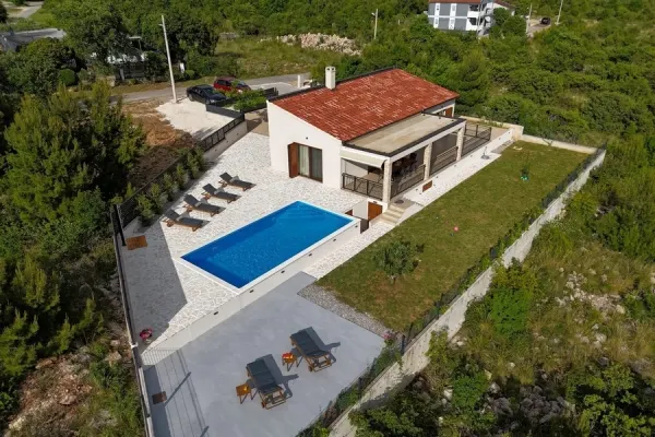 Moderner Bungalow mit Pool und Meerblick, Bild 3