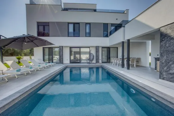 Moderne Villa mit Dachterrasse und Pool, Region Zadar, Bild 2