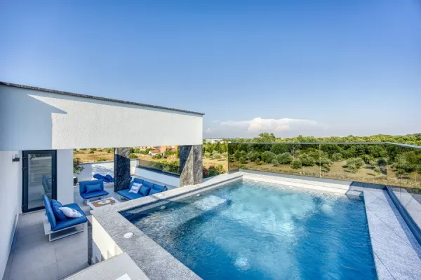 Moderne Villa mit Dachterrasse und Pool, Region Zadar, Bild 3