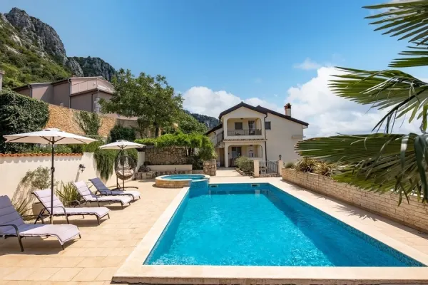 Haus mit Swimmingpool in mediterraner, ruhiger Umgebung, Bild 2