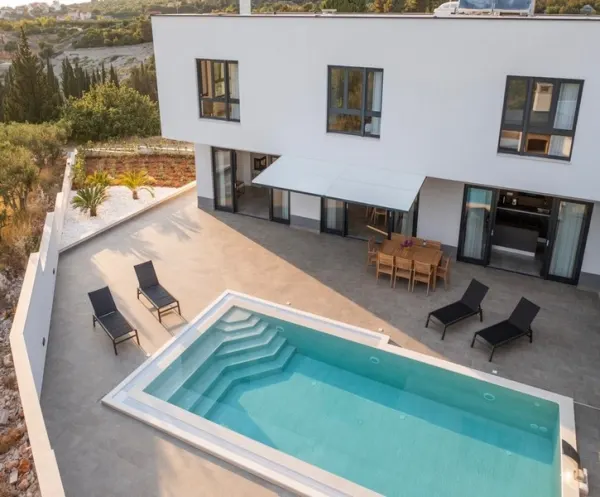 Moderne Villa mit Pool nahe dem Meer, Bild 2