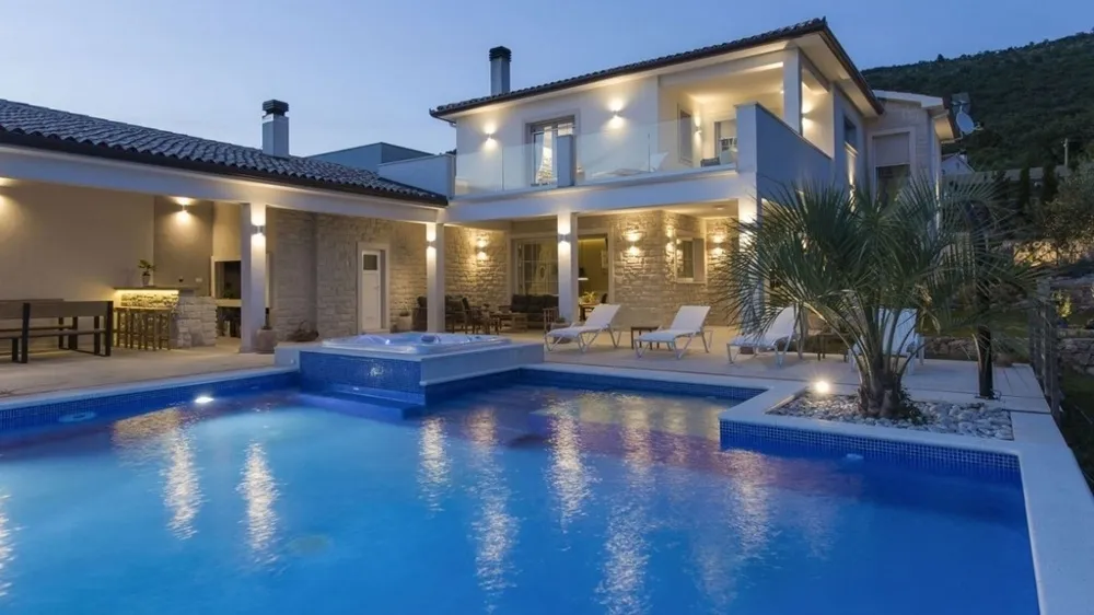 Villa mit Swimmingpool in ruhiger Lage, Region Labin