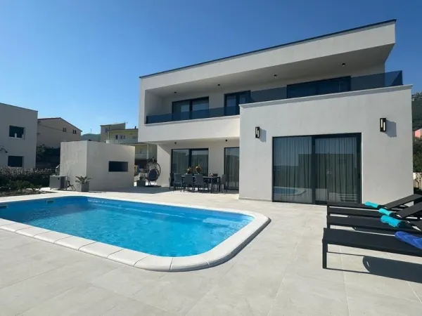 Moderne Villa mit Pool und Meerblick, Bild 2