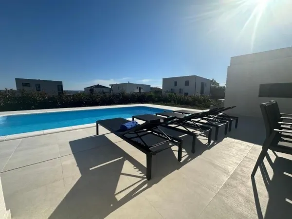 Moderne Villa mit Pool und Meerblick, Bild 3