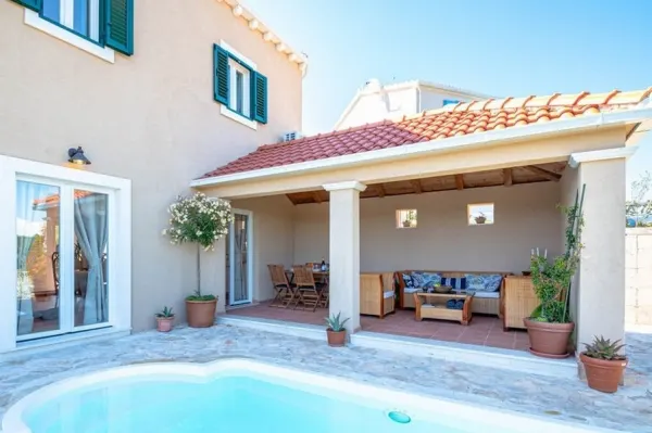 Mediterrane Villa mit Pool in ruhiger Lage, Bild 3