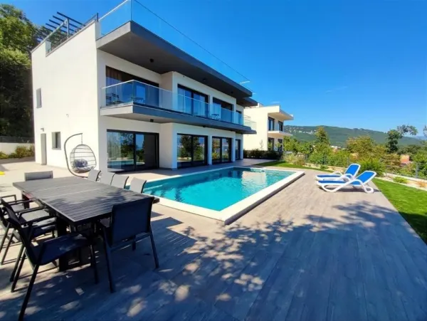 Moderne Villa mit Pool und Panorama-Meerblick, Bild 2