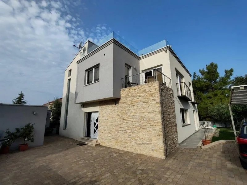 Moderne Villa mit Dachterrasse in Borik, Zadar