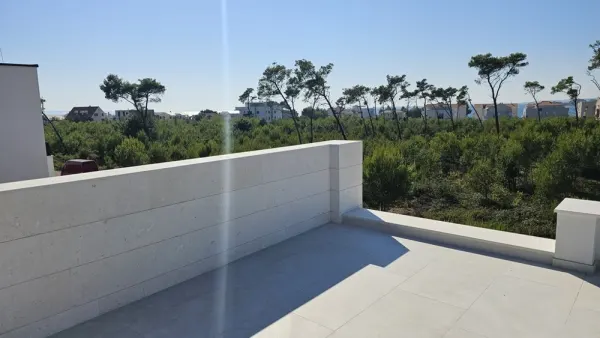 Moderne Villa mit Pool und Dachterrasse, Bild 2