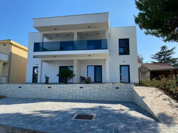 Moderne Villa direkt am Meer, Insel Pasman, Bild 2