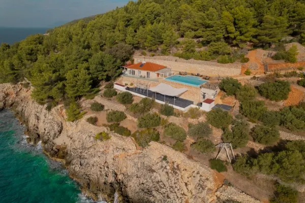 Mediterranes Haus in außergewöhnlicher Lage direkt am Meer, Insel Hvar, Bild 2