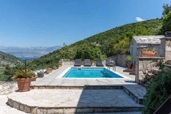 Mediterranes Steinhaus mit Swimmingpool und Meerblick, Bild 3