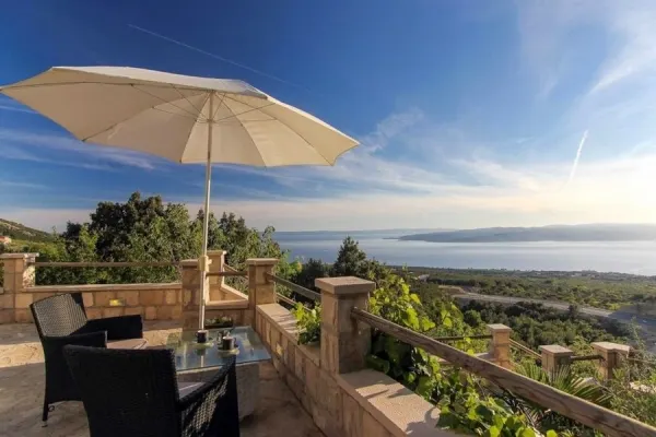 Charmantes Steinhaus mit Pool und Panorama-Meerblick, Bild 2