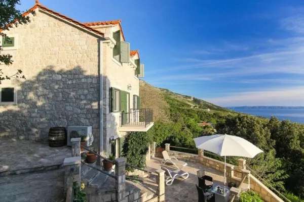 Charmantes Steinhaus mit Pool und Panorama-Meerblick, Bild 3