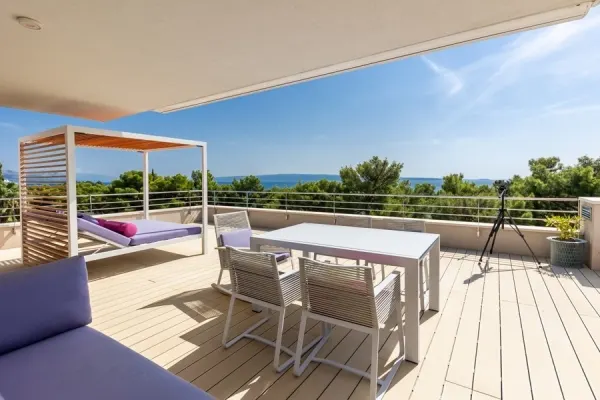 Luxuriöse Villa mit Indoor-Pool in sehr gefragter Lage in der ersten Reihe, Bild 2