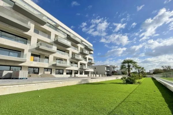 Modernes Appartement direkt am Meer - mit Communitypool, Bild 3