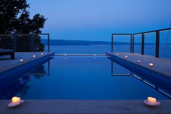 Moderne Villa mit Infinity-Pool und Panorama-Meerblick, Bild 2