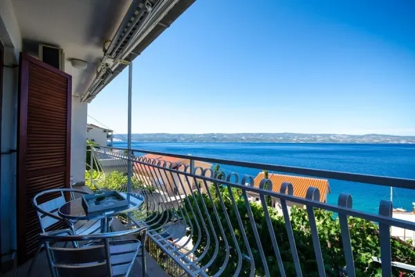 Apartmenthaus mit wunderschönem Meerblick, Omis Riviera, Bild 2