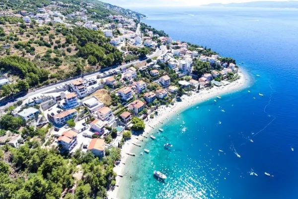 Apartmenthaus mit wunderschönem Meerblick, Omis Riviera, Bild 3