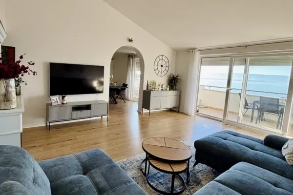 Wohnung mit Panorama-Meerblick im obersten Stockwerk, Bild 2